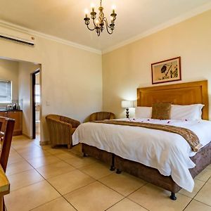 Queen Room Kitchenette